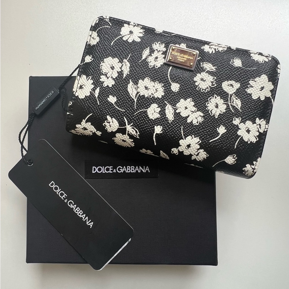 NWT - DOLCE & GABBANA Continental Wallet